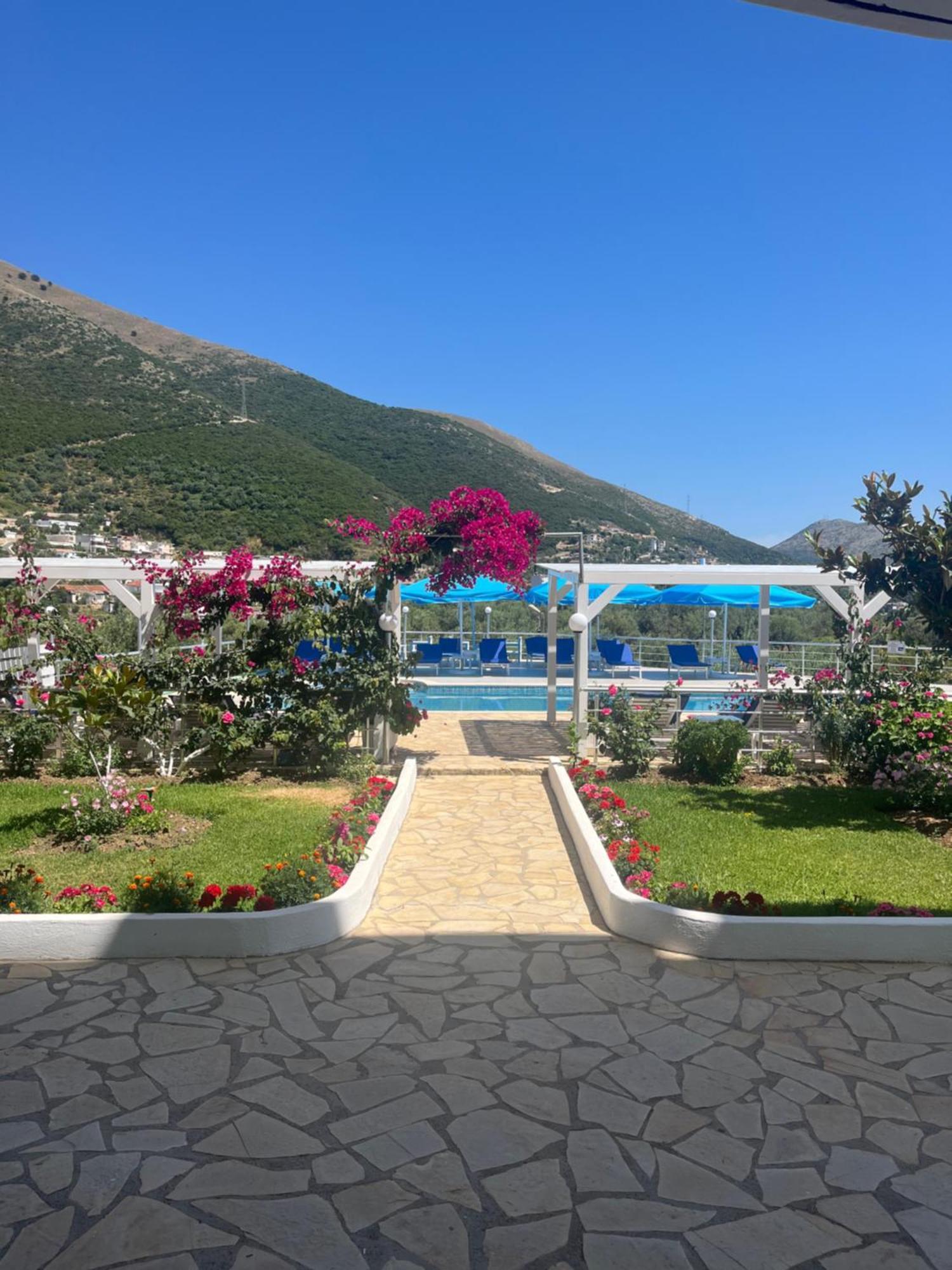 Hotel Vila Kafe Люкове Екстер'єр фото
