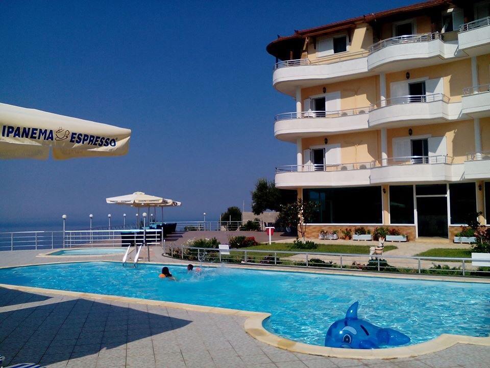 Hotel Vila Kafe Люкове Екстер'єр фото