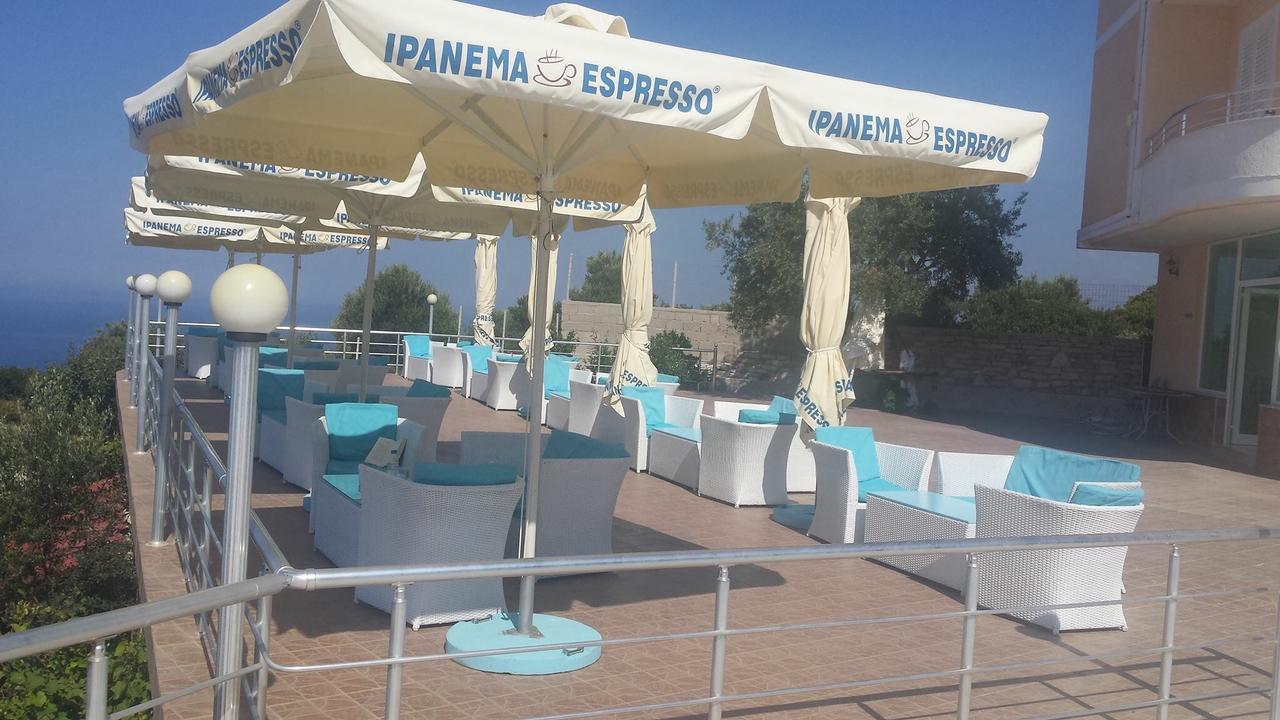 Hotel Vila Kafe Люкове Екстер'єр фото