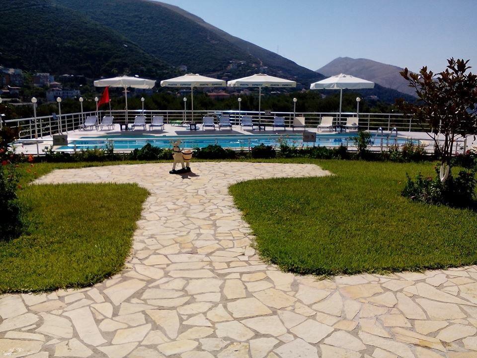 Hotel Vila Kafe Люкове Екстер'єр фото