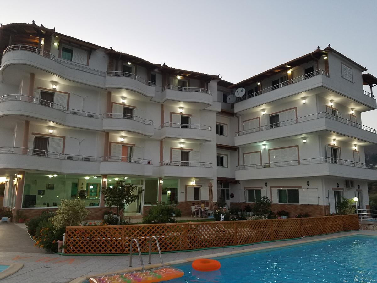 Hotel Vila Kafe Люкове Екстер'єр фото