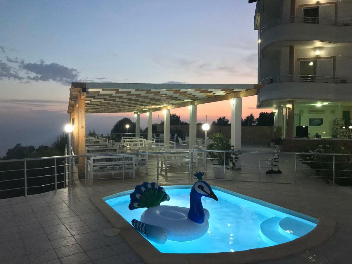 Hotel Vila Kafe Люкове Екстер'єр фото