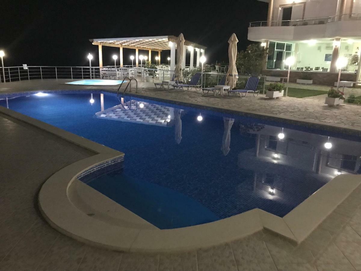 Hotel Vila Kafe Люкове Екстер'єр фото